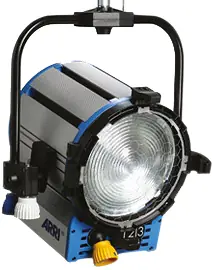 ARRI True Blue ST2/3, 2000W, MAN, bleu-argent, avec Schuko Nouvel Arrivage